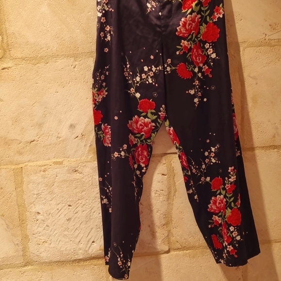 Satin pyjamas, size 16-18, 3/4 sleeves and full length straight legs - Picture 3 of 3